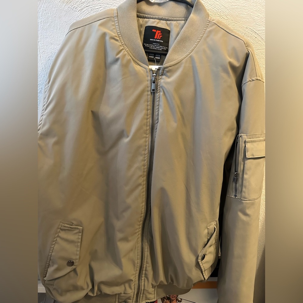 Men's Tan Bomber Jacket
XXL
Men’s